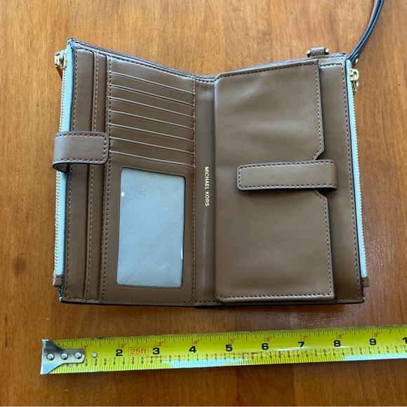 Michael Kors Wallet - Picture 3 of 4